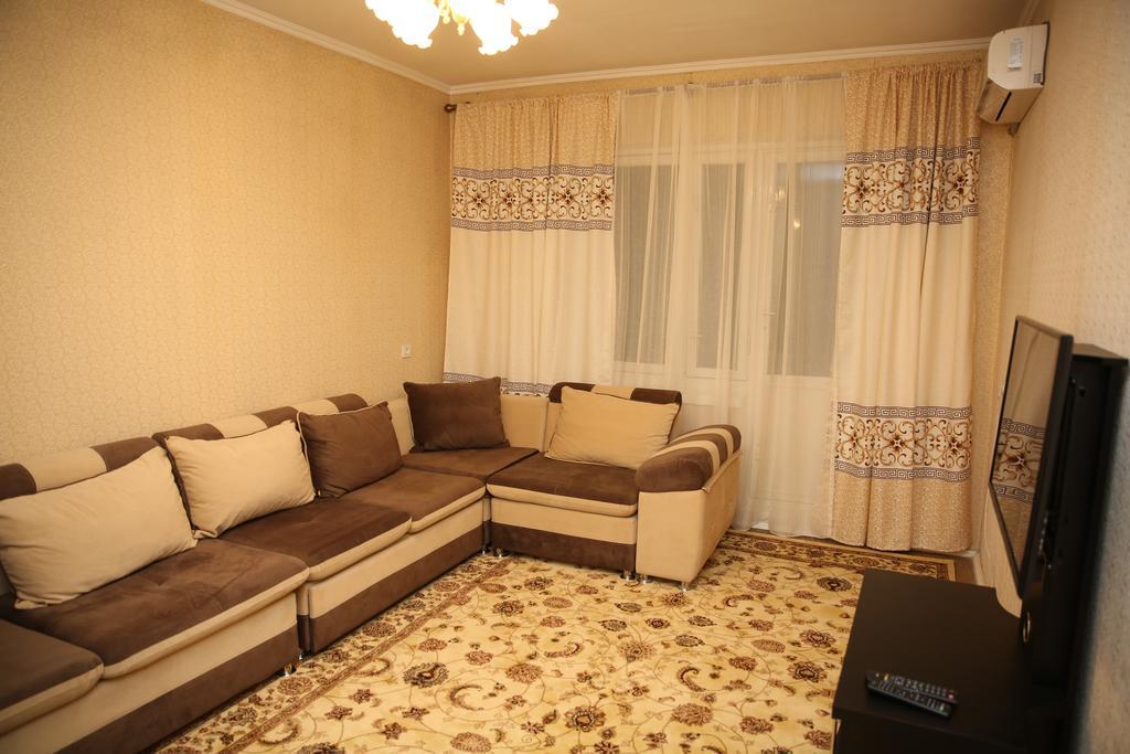 Apartment At Suyumbaev Street Bishkek Exterior foto